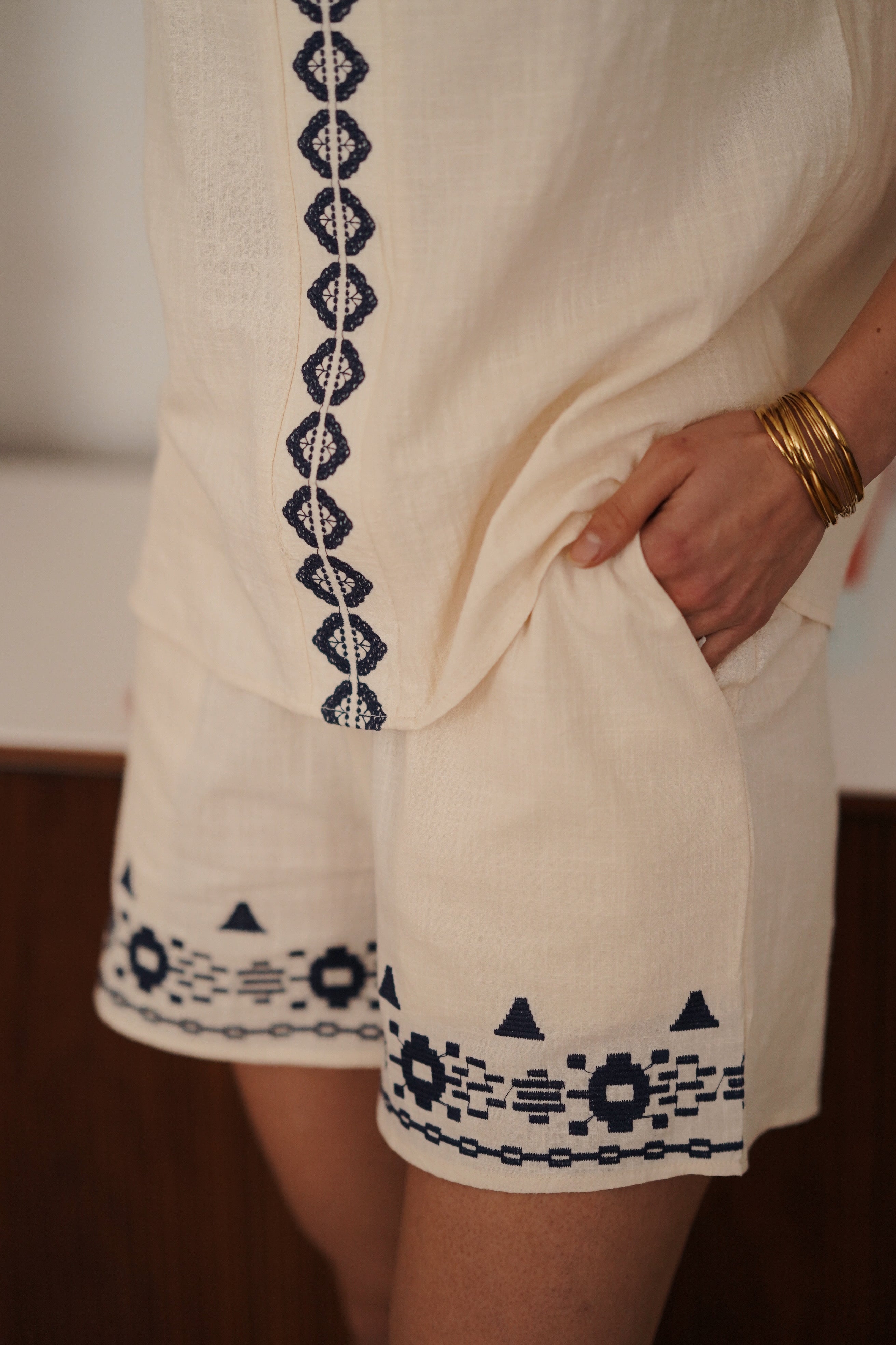 Short Awa